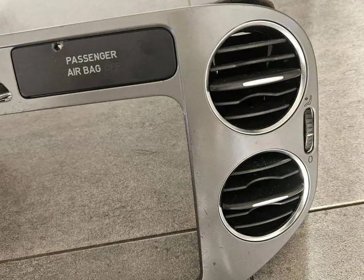 VOLKSWAGEN Golf 5 generation (2003-2009) Center console air vents 5M0819357,5M0858071A,5M0858069N,5M0858069A 36243099