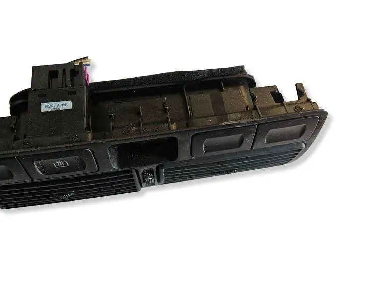 VOLKSWAGEN Golf 3 generation (1991-1998) Вентиляционные отверстия центральной консоли 1J0819728C,1J0819734,1J0819736C 36226969