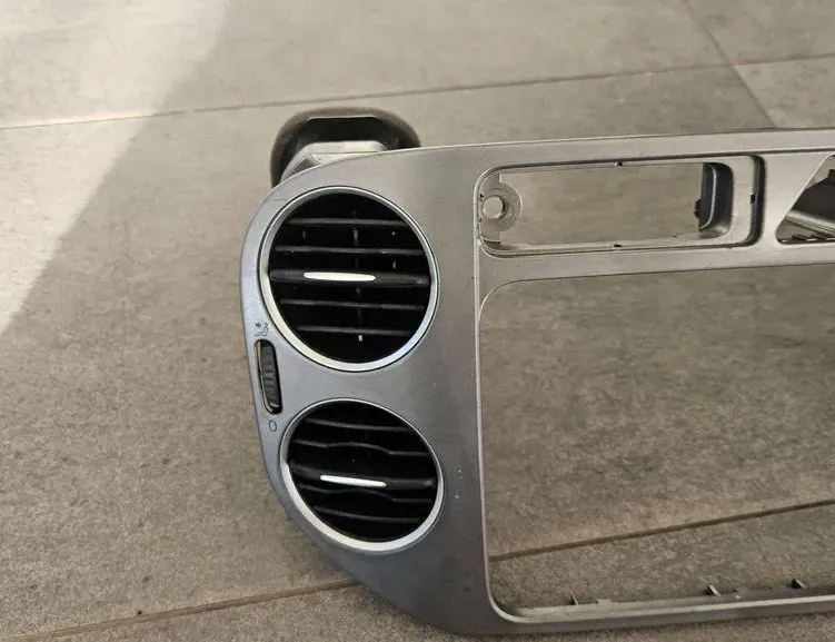 VOLKSWAGEN Golf 5 generation (2003-2009) Center console air vents 5M0819357,5M0858071A,5M0858069N,5M0858069A 36243099