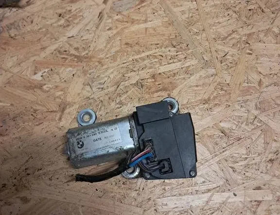 BMW 5 Series E39 (1995-2004) Tailgate  Window Wiper Motor 8361640 33840277