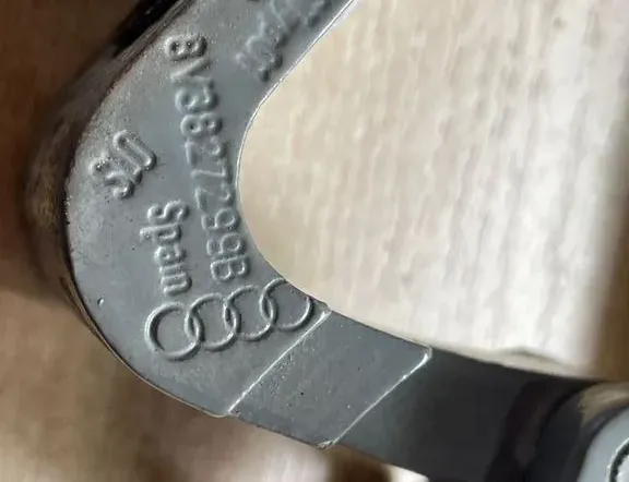 AUDI Q2 1 generation (2016-2024) Left Side Bootlid Hinge 8V3827299B 33209029