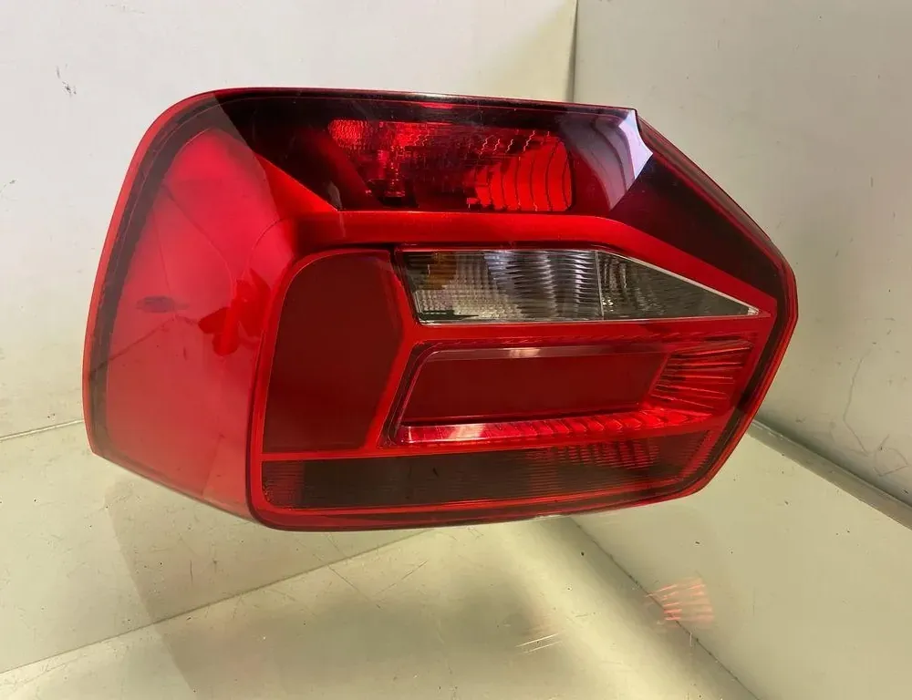 AUDI Q2 1 generation (2016-2024) Фонарь задний правый 81A945070B 33212146