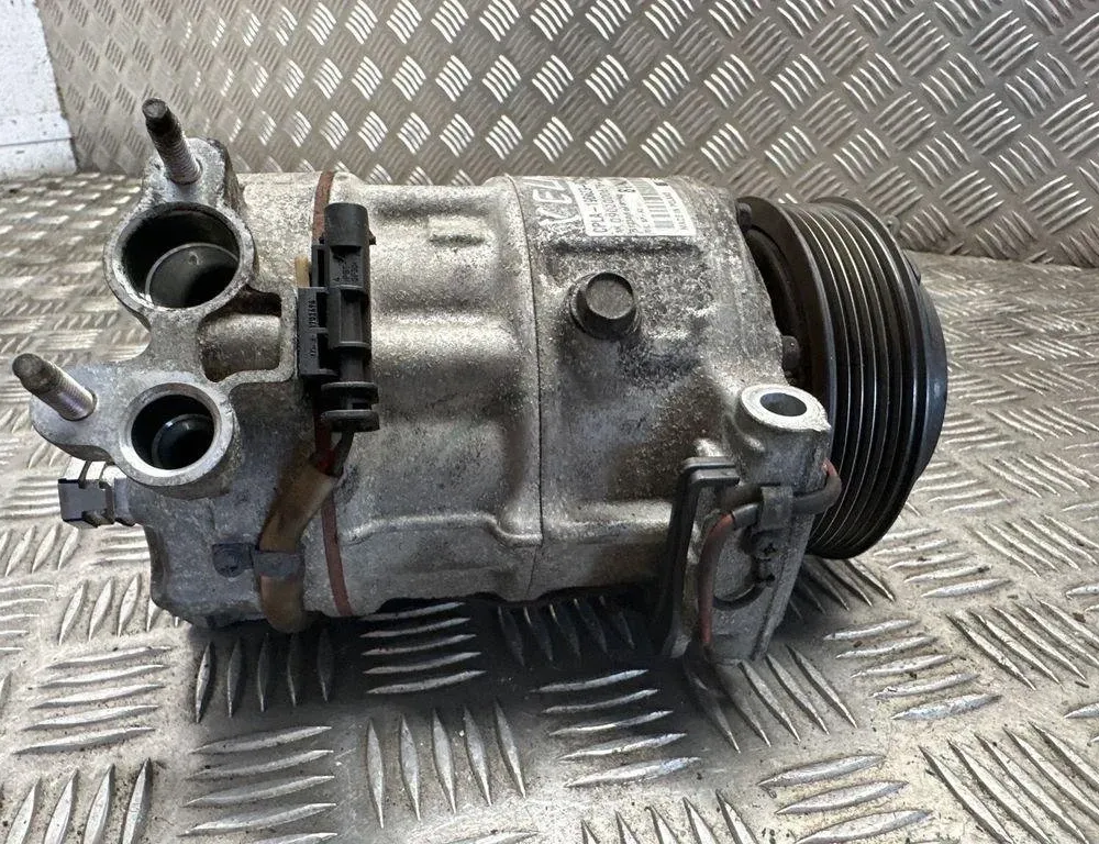 LAND ROVER Range Rover Velar 1 generation (2017-2024) Hасос кондиционера CpLA19D629BG 31407261