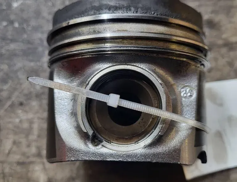 VOLVO V70 3 generation (2007-2020) Поршень D5244T15 34520608