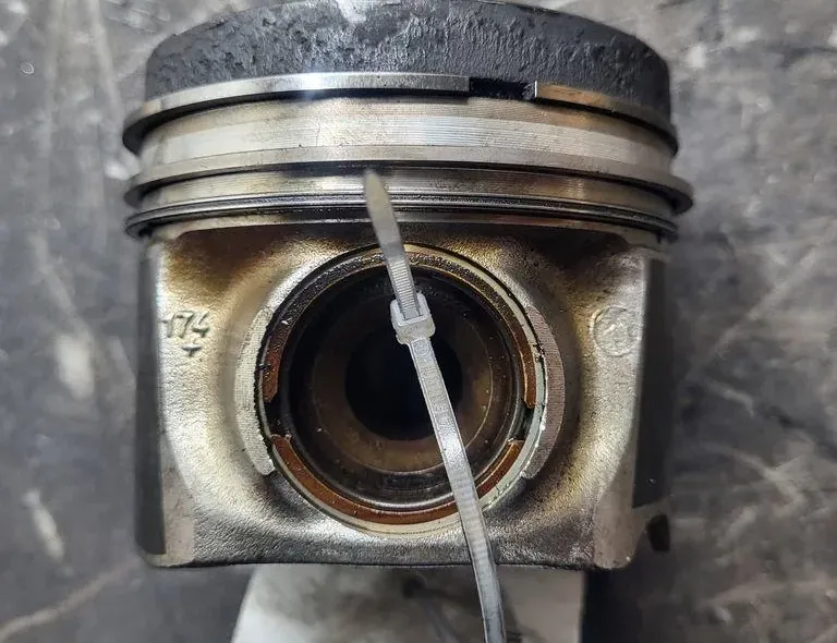 VOLVO V60 1 generation (2010-2020) Поршень D4204T5 34510069