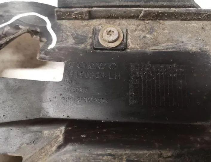VOLVO V70 2 generation (2000-2008) Front Left Bumper Bracket 09190303 27072606