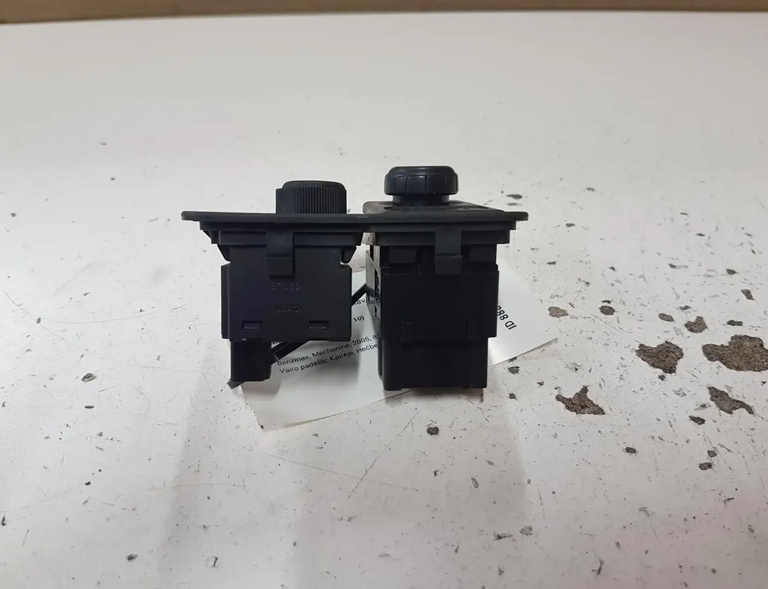 NISSAN Almera N16 (2000-2006) Переключатель регулировки высоты фар 6896090J00 28732131