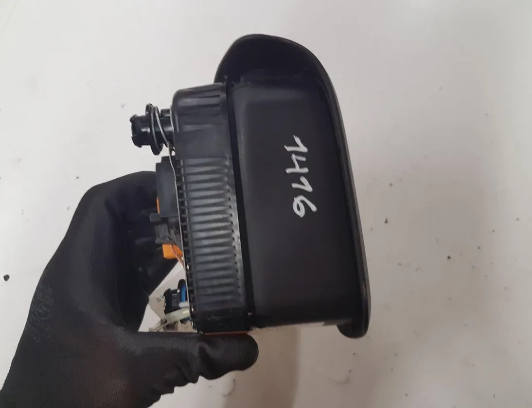 VOLVO V40 Cross Country 1 generation (2012-2020) Steering Wheel Airbag P31291369 28741139