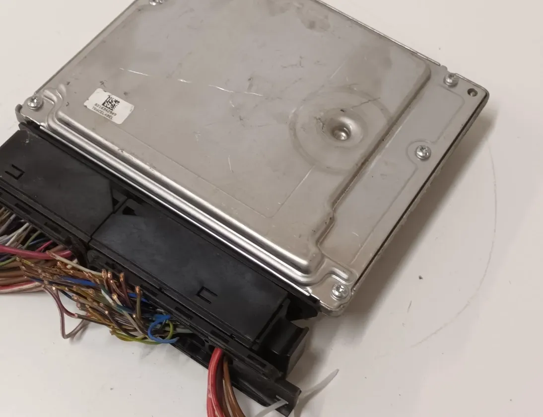 BMW 3 Series E90/E91/E92/E93 (2004-2013) Engine Control Unit ECU 0281016106 28752478