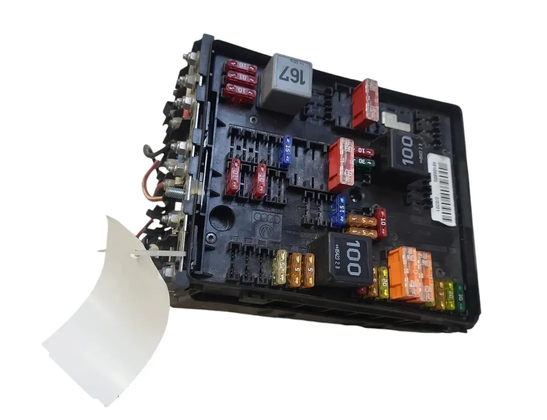 VOLKSWAGEN Passat B7 (2010-2015) Fuse box 01394932 28806432