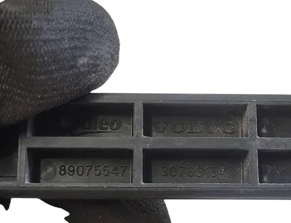 VOLVO XC60 1 generation (2008-2017) Left Headlight Bracket Mount 30763154 33446163