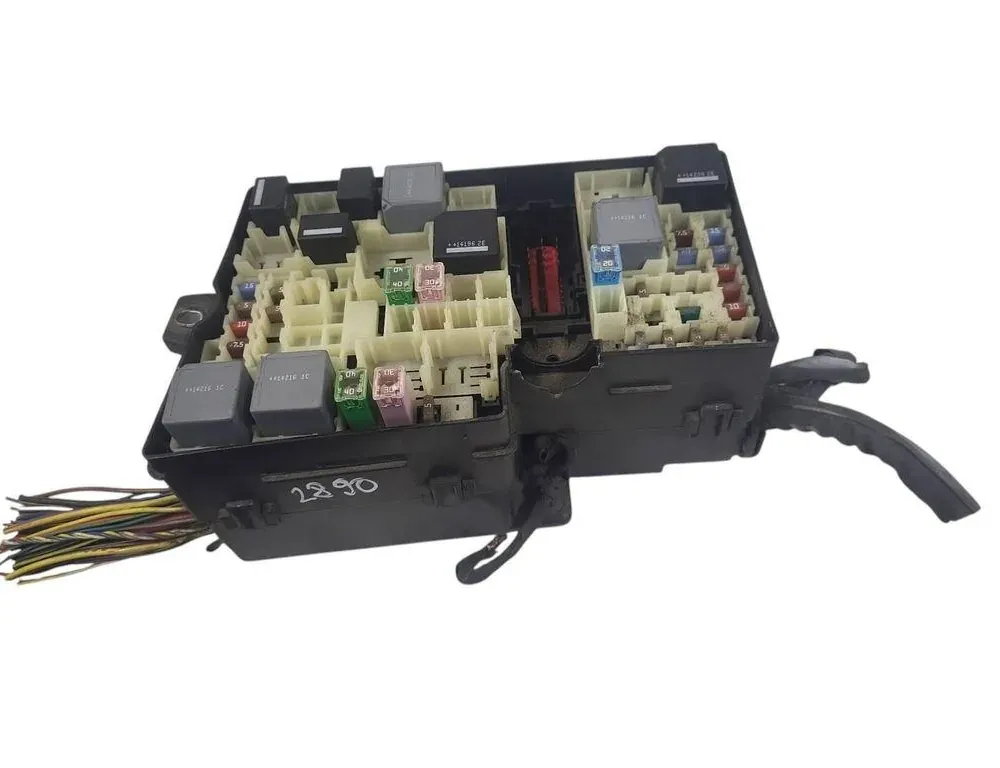 VOLVO V40 Cross Country 1 generation (2012-2020) Fuse box AV6T14A142AA 33536787