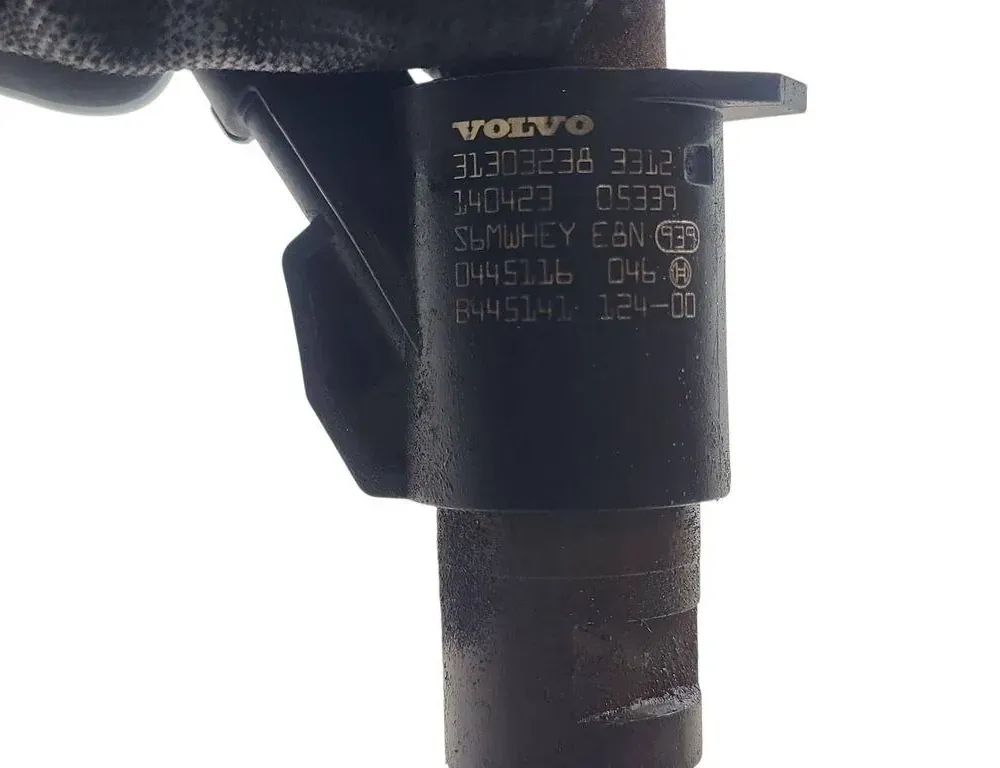 VOLVO V40 Cross Country 1 generation (2012-2020) Fuel Injector 31303238 33550974