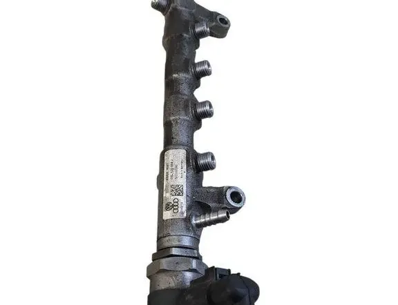 VOLKSWAGEN Passat B6 (2005-2010) Топливная рейка 03L130089J 33849341
