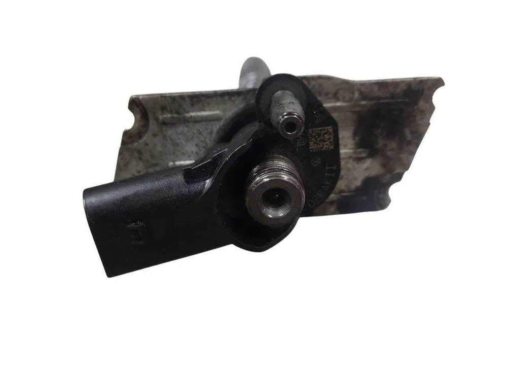 VOLKSWAGEN Passat B6 (2005-2010) Fuel Injector 03L130277 34062966