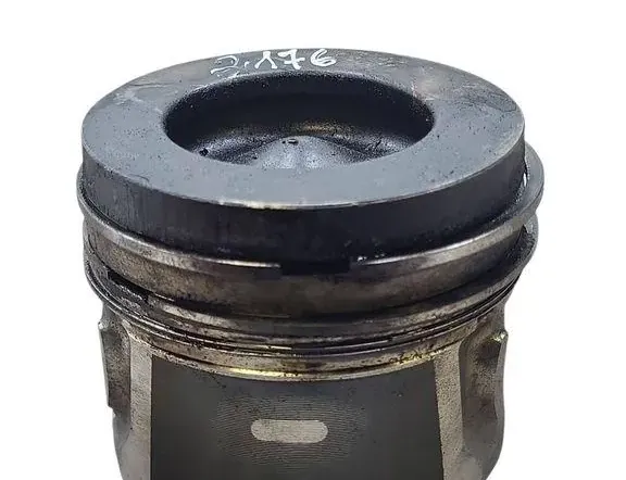VOLVO V40 Cross Country 1 generation (2012-2020) Piston D4162T 34510116