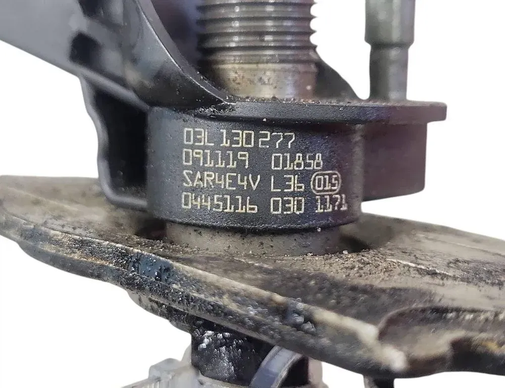 VOLKSWAGEN Passat B6 (2005-2010) Fuel Injector 03L130277 34062966