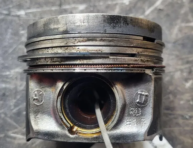 VOLVO V40 Cross Country 1 generation (2012-2020) Piston D4204T8 34510459