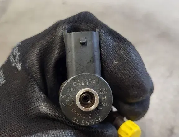 VOLVO XC90 1 generation (2002-2014) Fuel Injector 8658352 34524263