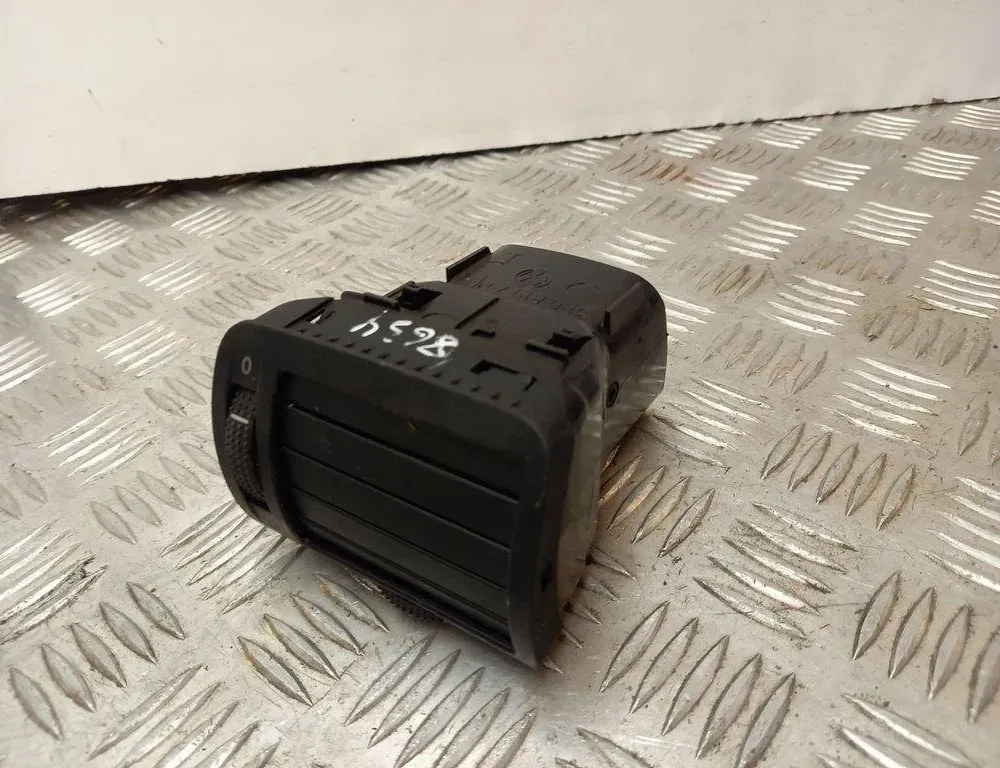 VOLKSWAGEN Passat B5 (1996-2005) Вентиляционные отверстия в приборной панели 3B0819703D 30539947