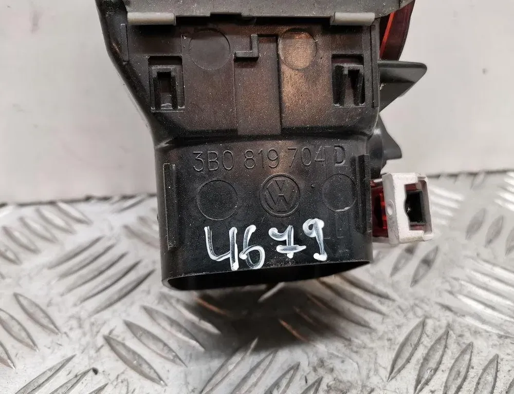 VOLKSWAGEN Passat B5 (1996-2005) Вентиляционные отверстия в приборной панели 3B0819704D 30540457