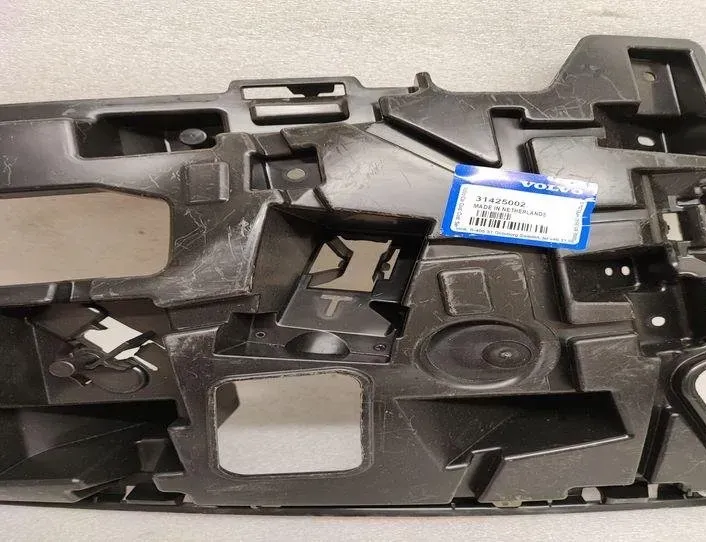 VOLVO V40 2 generation (2012-2020) Front Right Bumper Bracket 31425002 27438946