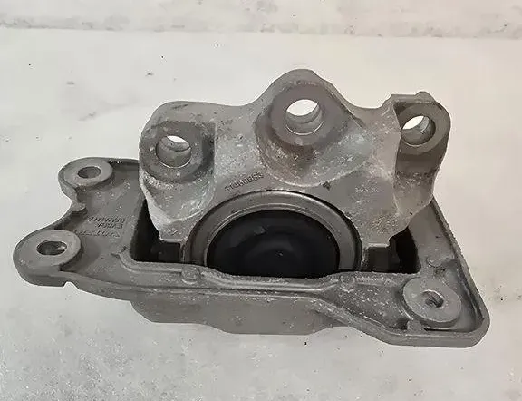 VOLVO XC90 1 generation (2002-2014) Front engine mount 31460883 30652860