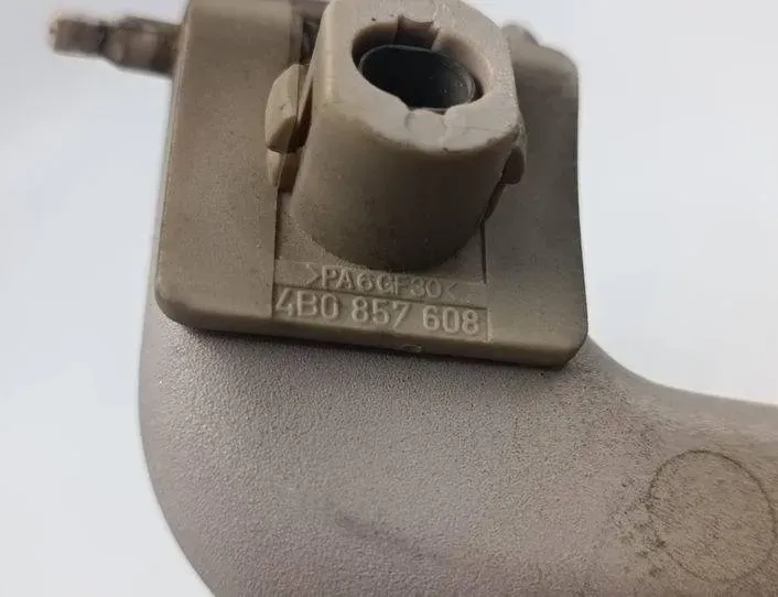 AUDI A6 C5/4B (1997-2004) Ручка крыши задняя правая 4B0857608 27166354