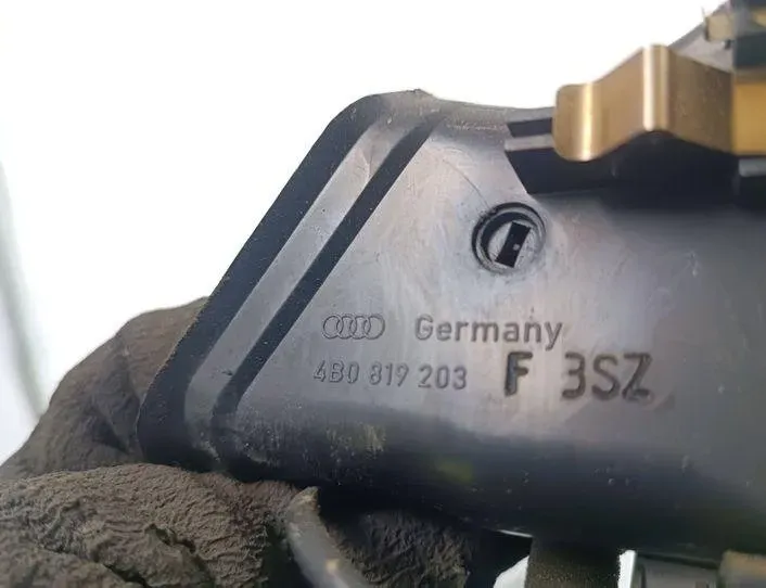 AUDI A6 C5/4B (1997-2004) Задняя воздушная решётка 4B0819203 27166467