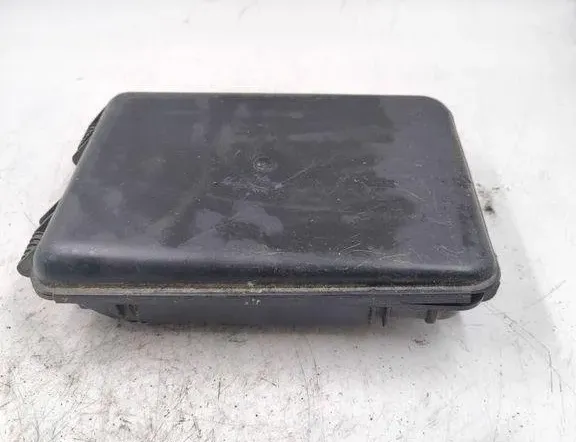 AUDI A4 B5/8D (1994-2001) Fuse Box 8D0927613 31480228