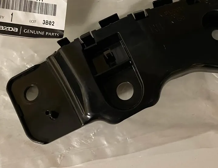 MAZDA CX-5 2 generation (2017-2024) Front Right Bumper Bracket KB8A500T1 33481717