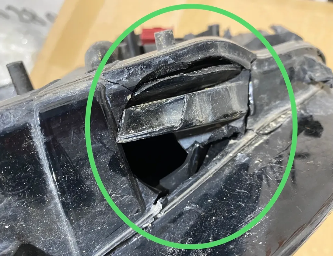 AUDI A3 8V (2012-2020) Front Right Headlight 8V0941044 34413761