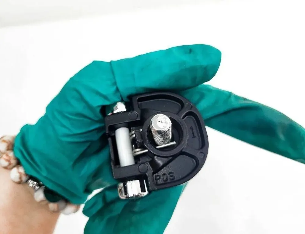 LAND ROVER Range Rover Sport 1 generation (2005-2013) Boot Luggage Lashing Trunk Rail Left 34318461