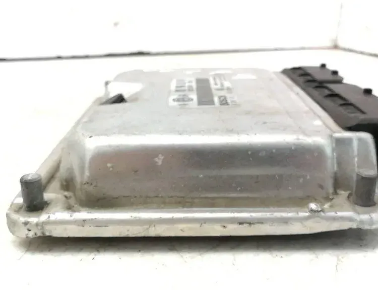 VOLKSWAGEN Bora 1 generation (1998-2005) Engine Control Unit ECU 1039S01905,038906019KP 30410519