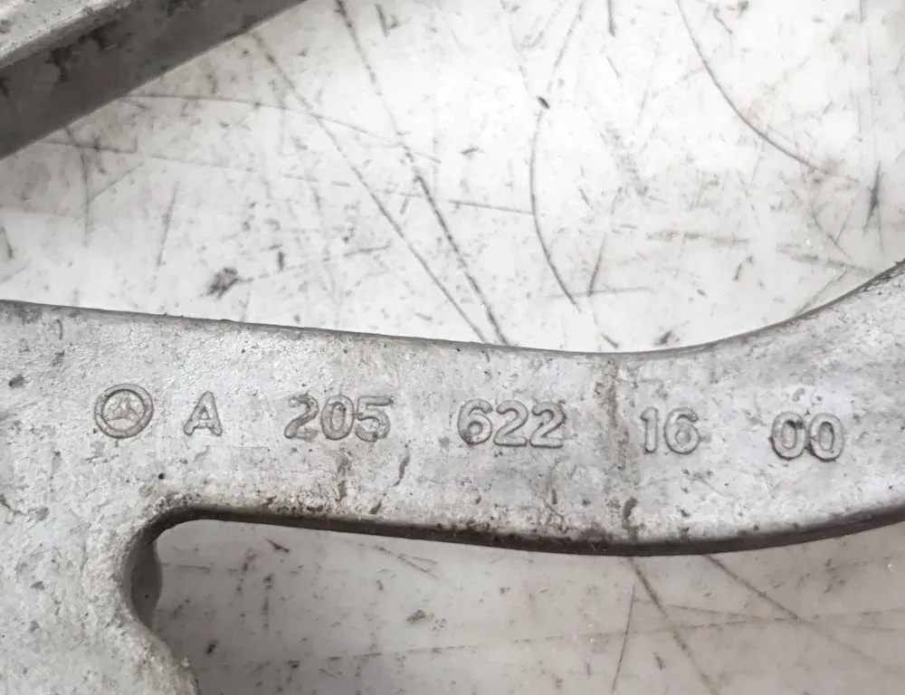 MERCEDES-BENZ C-Class W205/S205/C205 (2014-2023) Держатель передний левого фонаря A2056221600 33369002