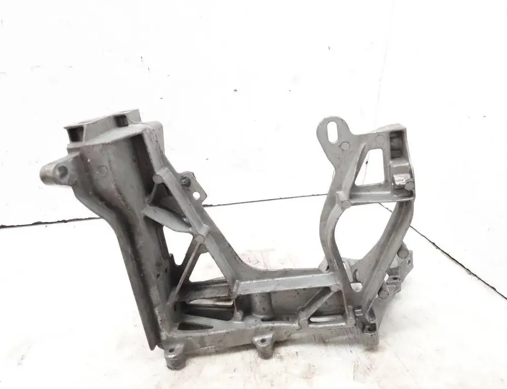 MERCEDES-BENZ C-Class W205/S205/C205 (2014-2023) Держатель передний левого фонаря A2056221600 33369002