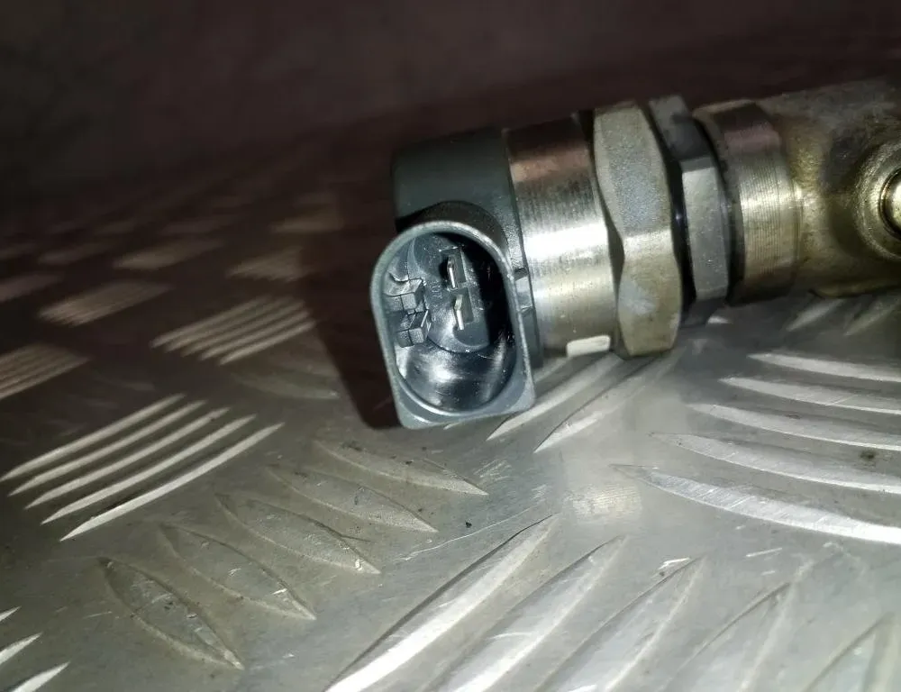 BMW 4 Series F32/F33/F36 (2013-2020) Топливная рейка 8514154 24796261