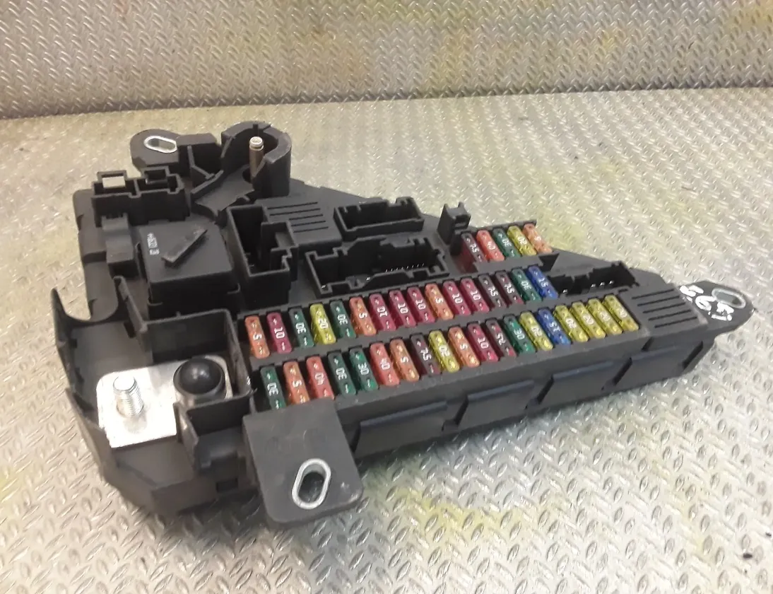 BMW 6 Series E63/E64 (2003-2010) Блок предохранителей 6906618 11816003