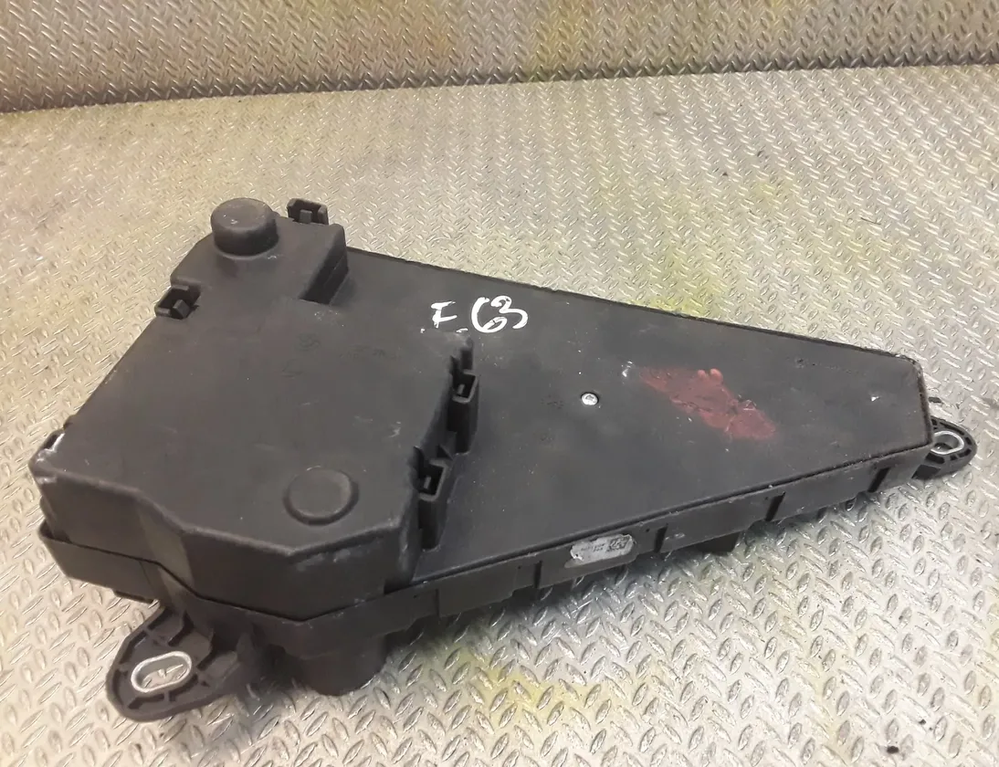 BMW 6 Series E63/E64 (2003-2010) Блок предохранителей 6906618 11816003