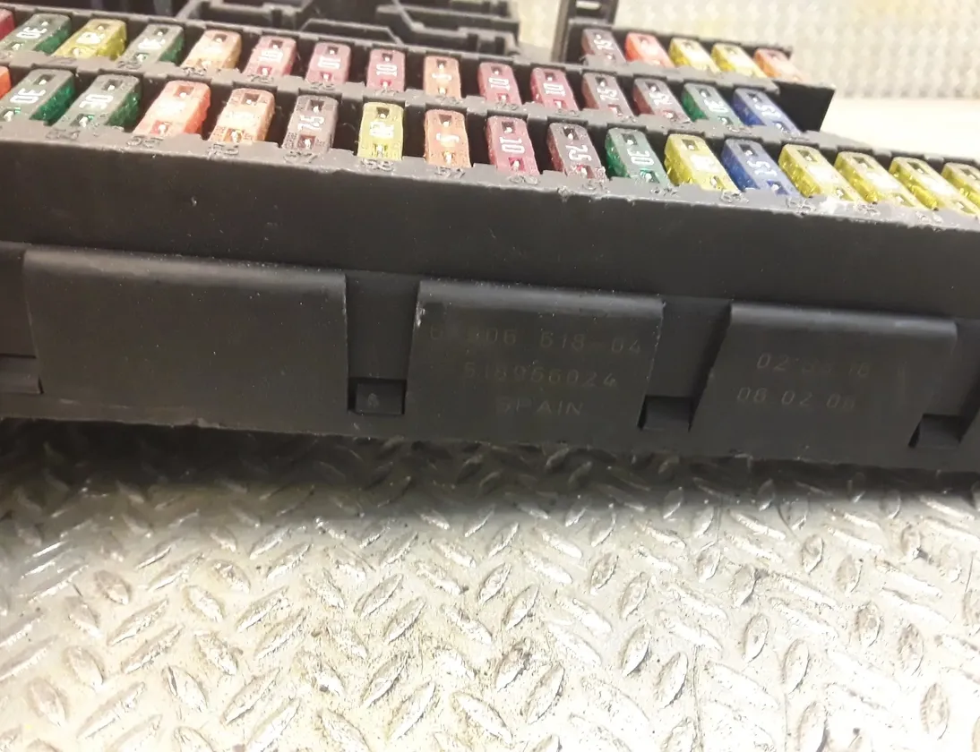 BMW 5 Series E60/E61 (2003-2010) Блок предохранителей 6906618 11816703