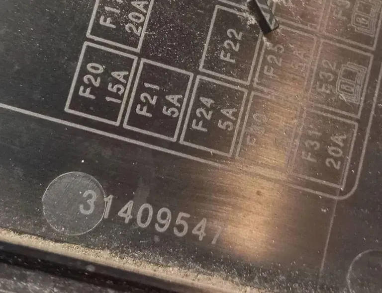 VOLVO V40 Cross Country 1 generation (2012-2020) Fuse Box 31409547 33123350