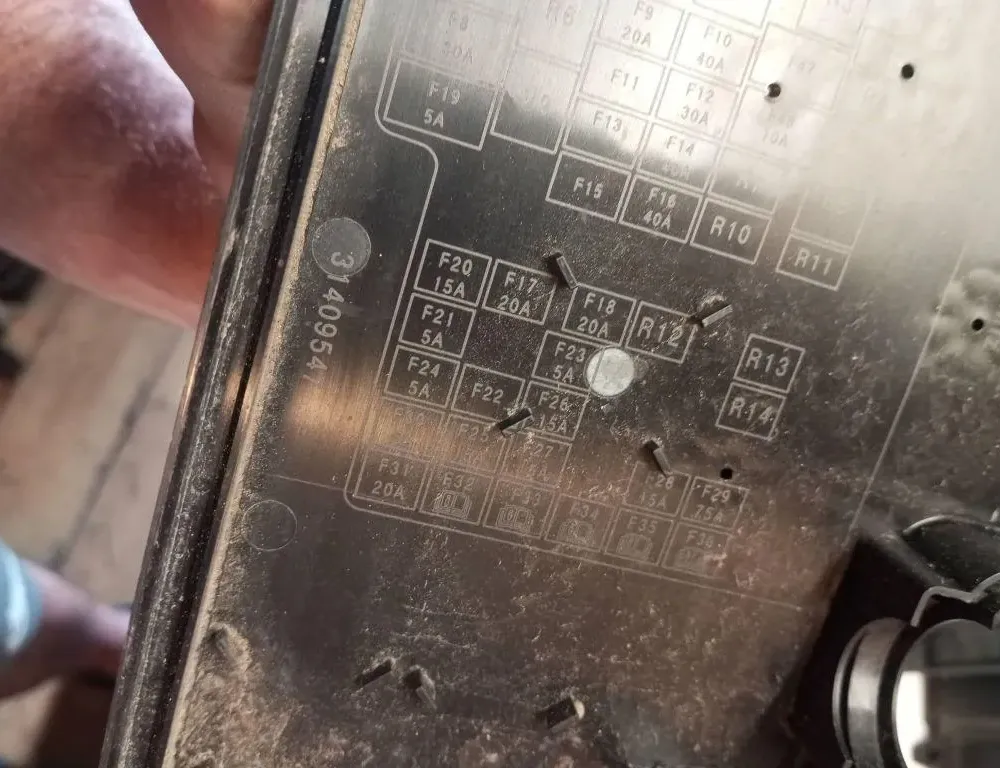 VOLVO V40 Cross Country 1 generation (2012-2020) Fuse Box 31409547 33123350