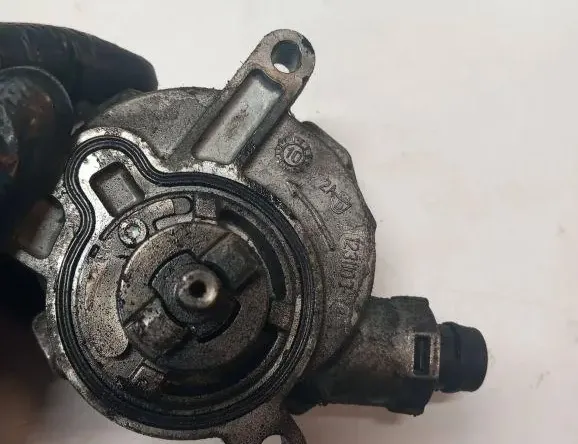 VOLVO V70 2 generation (2000-2008) Vacuum Pump 31219463 33123417