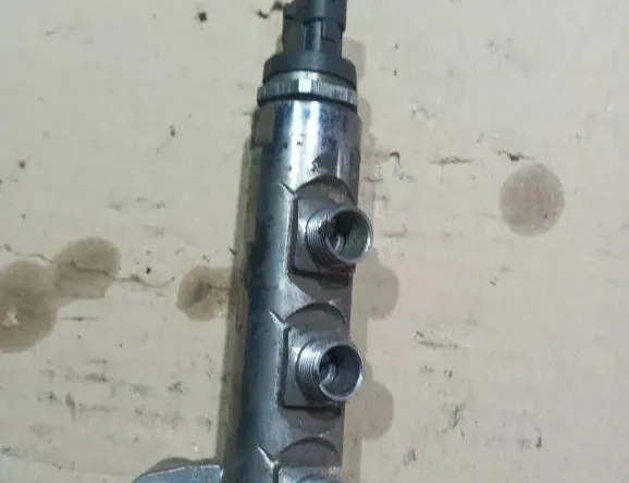 VOLVO XC70 2 generation (2000-2007) Fuel Rail 0445215025,30777759 33128902