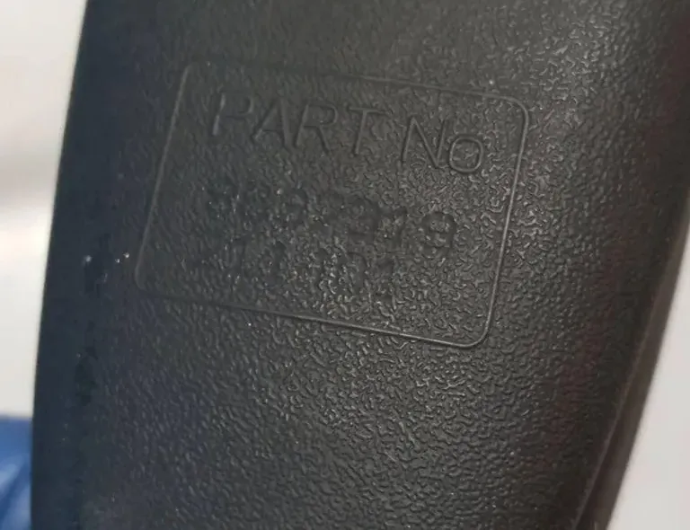 VOLVO XC70 2 generation (2000-2007) Rear Middle Seat Buckle 8632319 33130124