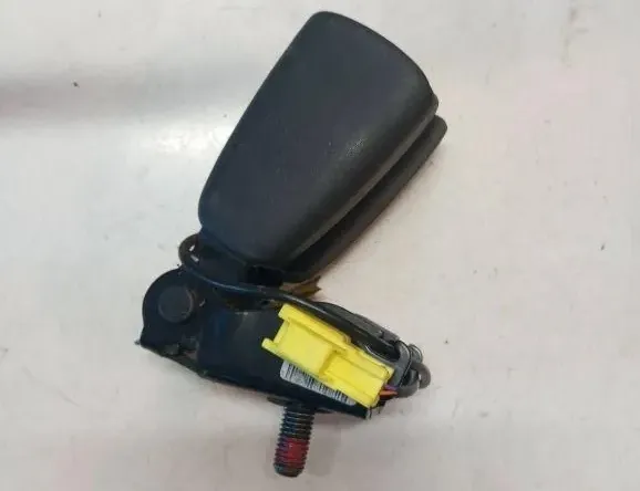 VOLVO XC70 2 generation (2000-2007) Rear Middle Seat Buckle 8632319 33130124