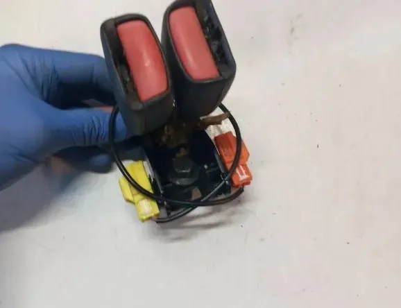 VOLVO XC70 2 generation (2000-2007) Rear Middle Seat Buckle 8632319 33130124