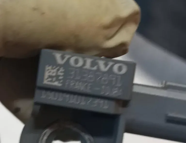 VOLVO XC60 1 generation (2008-2017) Датчик удара передний левый 31387891 33132494