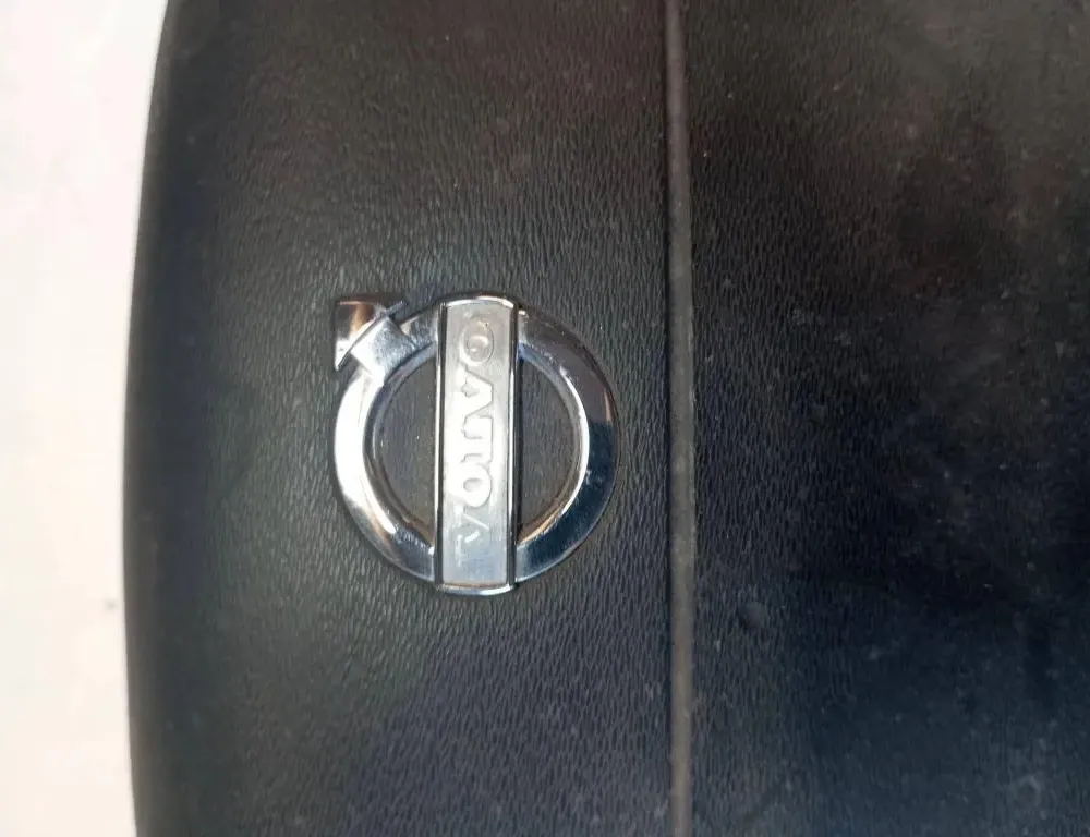 VOLVO V70 2 generation (2000-2008) Steering Wheel Airbag P30721996 33135369