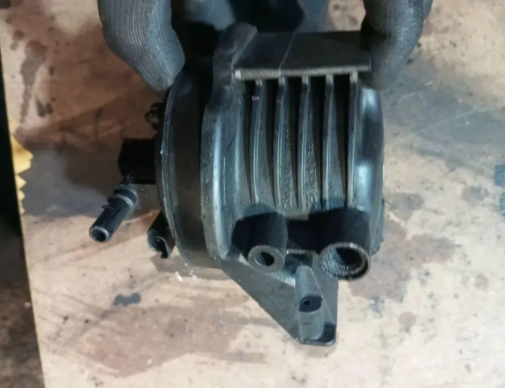 VOLVO V50 1 generation (2003-2012) Fuel Filter Housing 9645928180 33136916